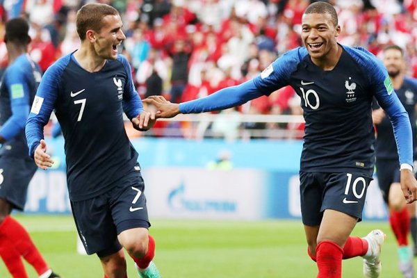 Pháp thắng Đức 2 - 1