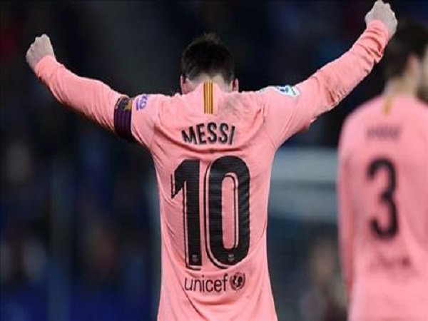 Messi san bằng hàng loạt kỷ lục