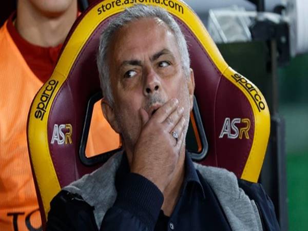 Tin AS Roma 13/1: HLV Mourinho yêu cầu CĐV không la ó cầu thủ