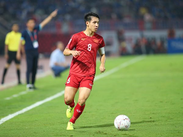 Cầu thủ Đỗ Hùng Dũng trong màu áo đội tuyển quốc gia Việt Nam