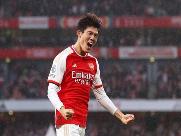 Tin Arsenal 1/12: Pháo thủ sắp thưởng lớn cho Takehiro Tomiyasu
