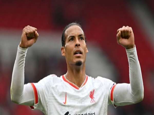 Chuyển nhượng BĐ Anh 21/10: Liverpool ưu tiên gia hạn Van Dijk