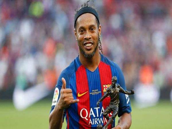 Ronaldinho – Ma thuật trên sân cỏ