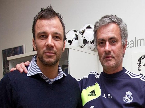 BĐ Thái: Anthony Hudson bản sao Mourinho và kỷ lục bất tử