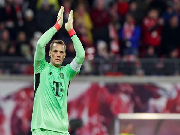 Bayern không gây áp lực với quyết định của Neuer