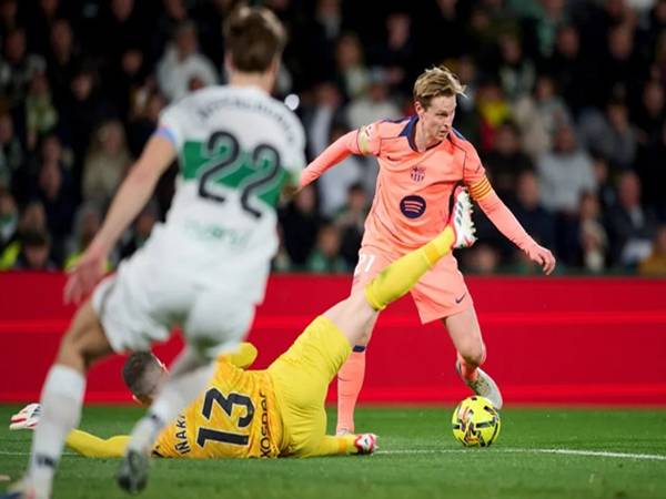Tin Barcelona: De Jong chưa hài lòng dù đánh bại CLB Elche