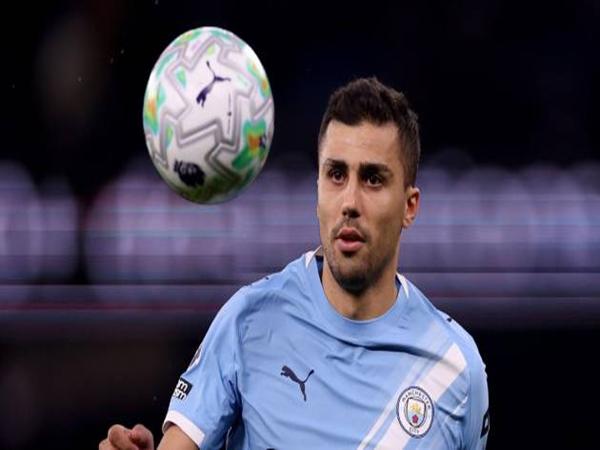 Chuyển nhượng Real: Bất ngờ quay xe vụ Rodri