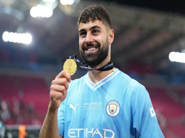 Top hậu vệ Man City đắt giá nhất lịch sử chuyển nhượng